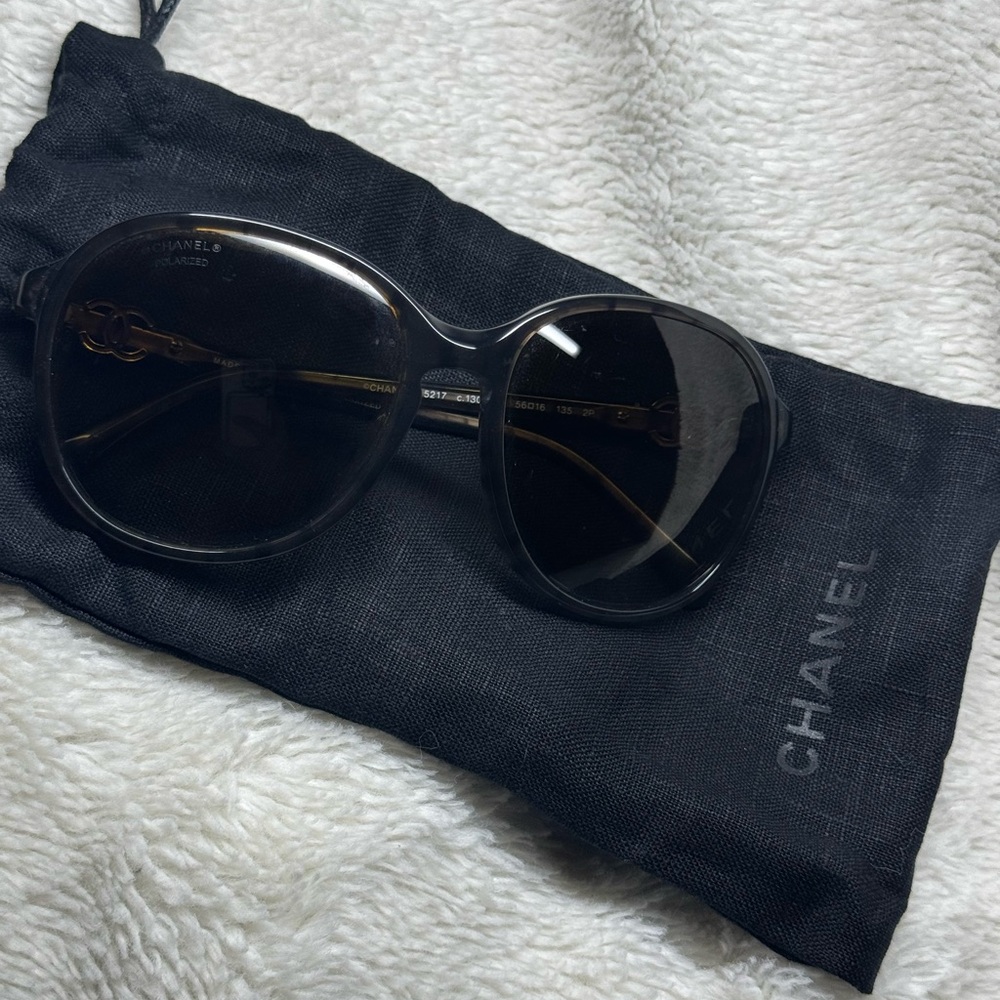 Authentic CHANEL Elegant Black Sunglasses